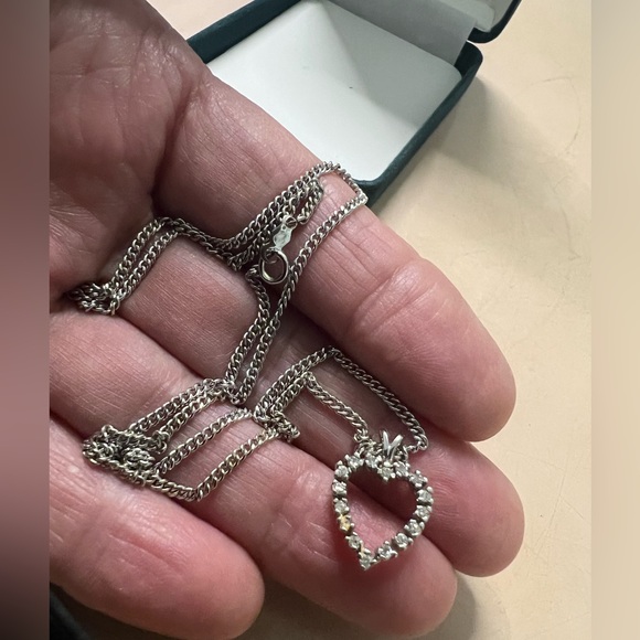 REEDS 14K White Gold Diamond Heart Pendant w/Necklace 18” In Original Box 6.22 g - Picture 9 of 10